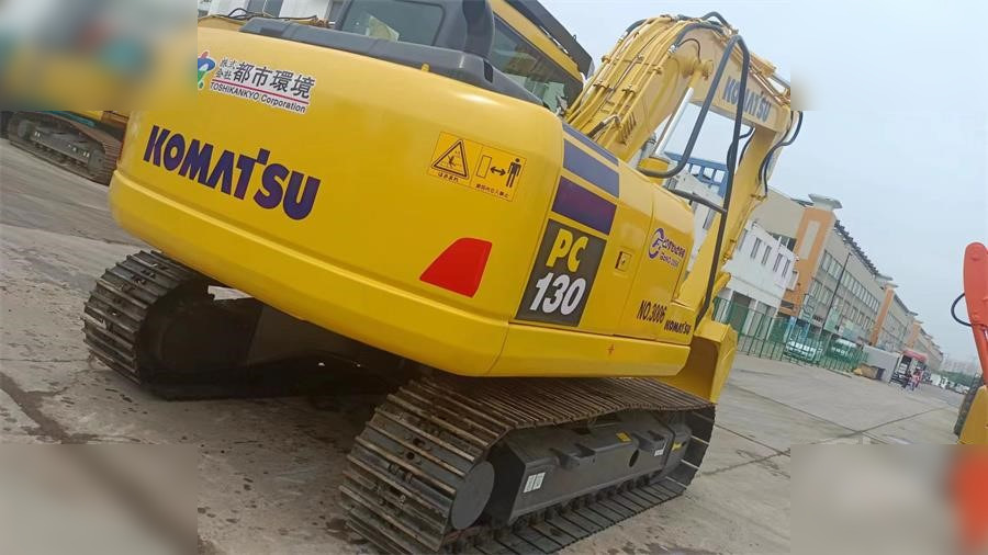 KOMATSU PC130-7 - Kāpurķēžu ekskavators: foto 5 KOMATSU PC130-7 - Kāpurķēžu ekskavators: foto 5