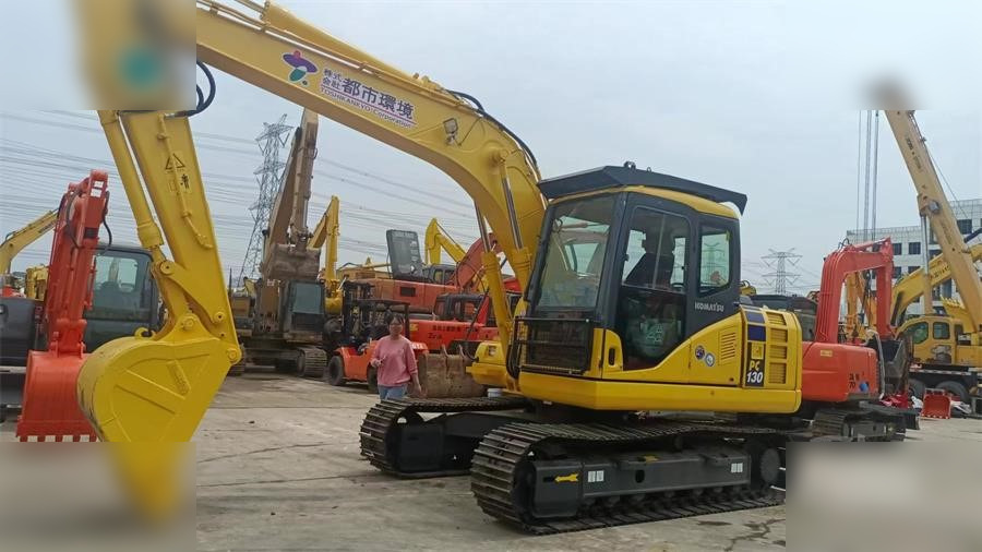 KOMATSU PC130-7 - Kāpurķēžu ekskavators: foto 2 KOMATSU PC130-7 - Kāpurķēžu ekskavators: foto 2