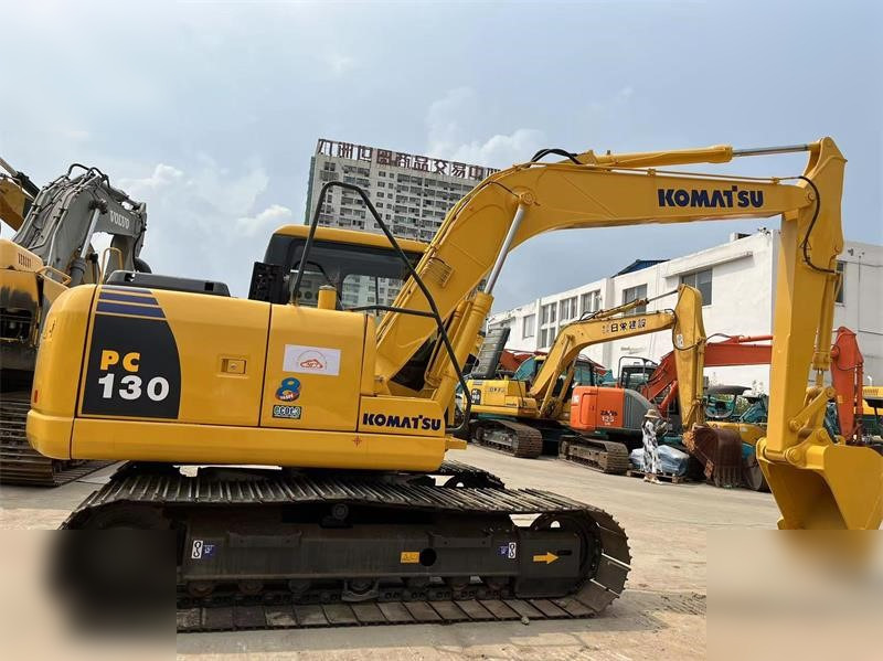 KOMATSU PC130-7 - Kāpurķēžu ekskavators: foto 3 KOMATSU PC130-7 - Kāpurķēžu ekskavators: foto 3