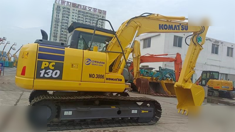 KOMATSU PC130-7 - Kāpurķēžu ekskavators: foto 1 KOMATSU PC130-7 - Kāpurķēžu ekskavators: foto 1