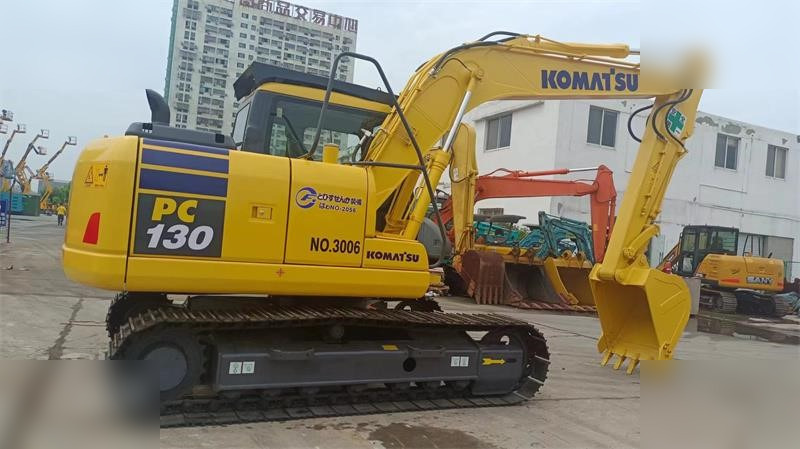 KOMATSU PC130-7 - Kāpurķēžu ekskavators: foto 2 KOMATSU PC130-7 - Kāpurķēžu ekskavators: foto 2