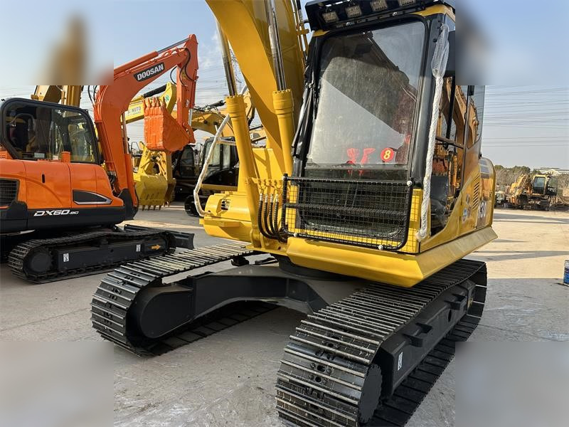 KOMATSU PC130-7 - Kāpurķēžu ekskavators: foto 3 KOMATSU PC130-7 - Kāpurķēžu ekskavators: foto 3