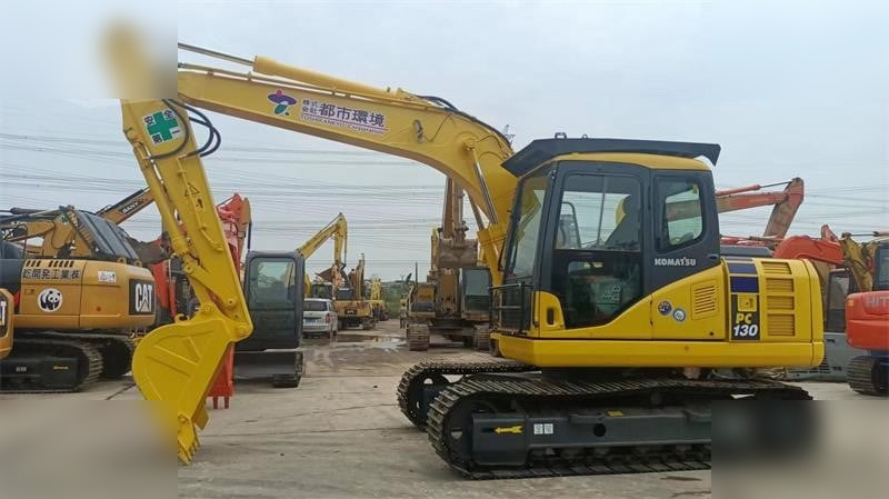 KOMATSU PC130-7 - Kāpurķēžu ekskavators: foto 1 KOMATSU PC130-7 - Kāpurķēžu ekskavators: foto 1