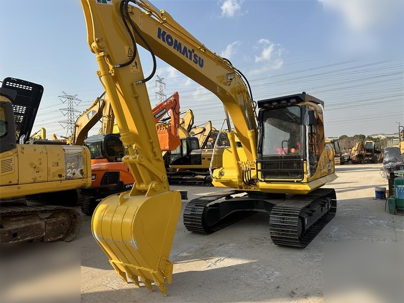 KOMATSU PC130-7 - Kāpurķēžu ekskavators: foto 4 KOMATSU PC130-7 - Kāpurķēžu ekskavators: foto 4