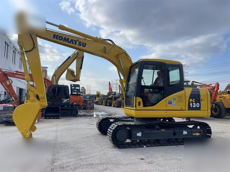 KOMATSU PC130-7 - Kāpurķēžu ekskavators: foto 1 KOMATSU PC130-7 - Kāpurķēžu ekskavators: foto 1