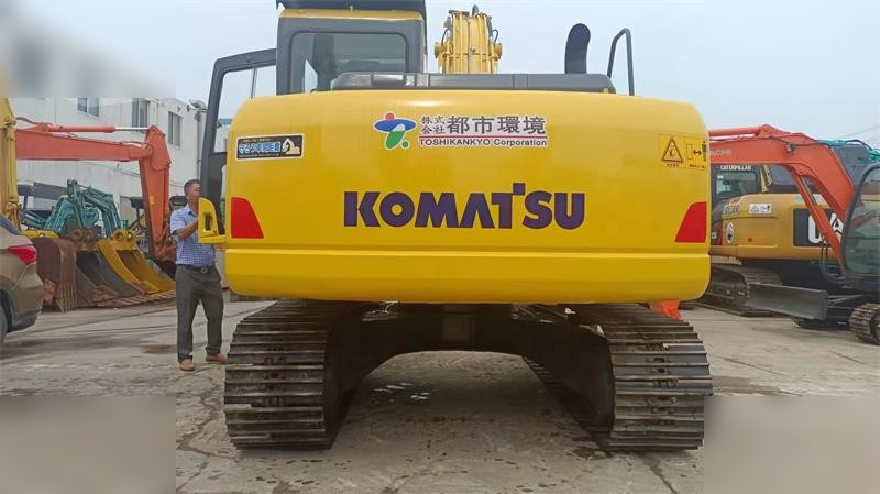KOMATSU PC130-7 - Kāpurķēžu ekskavators: foto 4 KOMATSU PC130-7 - Kāpurķēžu ekskavators: foto 4