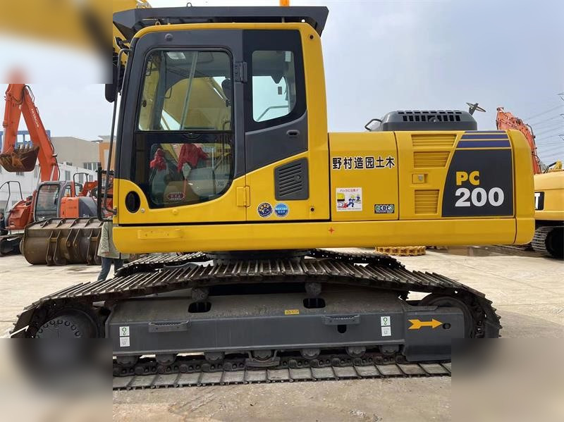 KOMATSU PC200-8 - Kāpurķēžu ekskavators: foto 3 KOMATSU PC200-8 - Kāpurķēžu ekskavators: foto 3