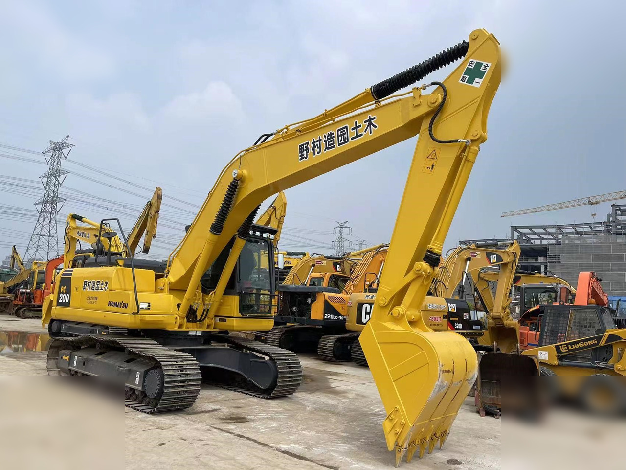 KOMATSU PC200-8 - Kāpurķēžu ekskavators: foto 5 KOMATSU PC200-8 - Kāpurķēžu ekskavators: foto 5