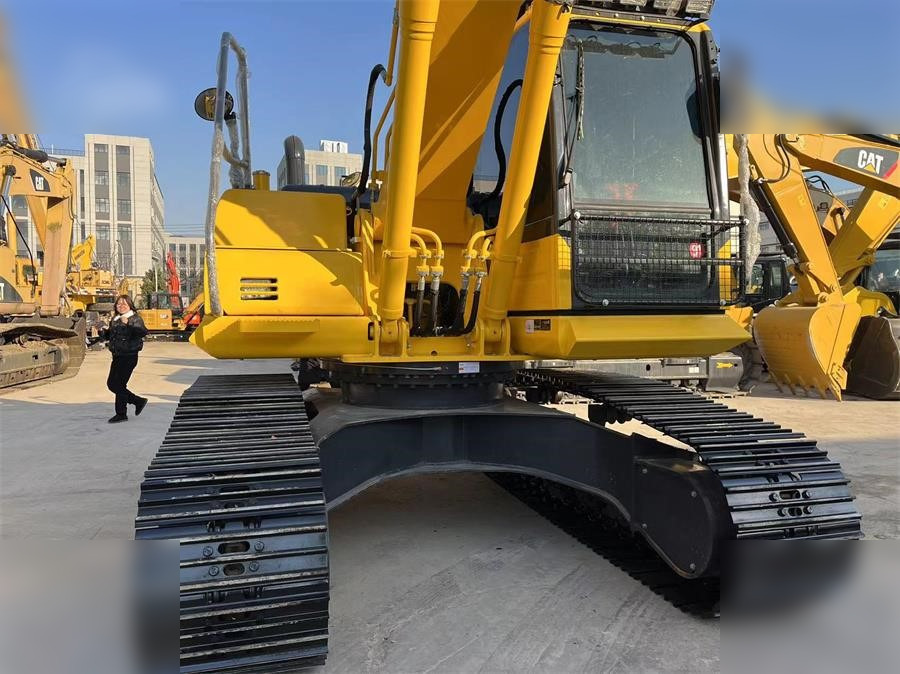KOMATSU PC200-8 - Kāpurķēžu ekskavators: foto 5 KOMATSU PC200-8 - Kāpurķēžu ekskavators: foto 5