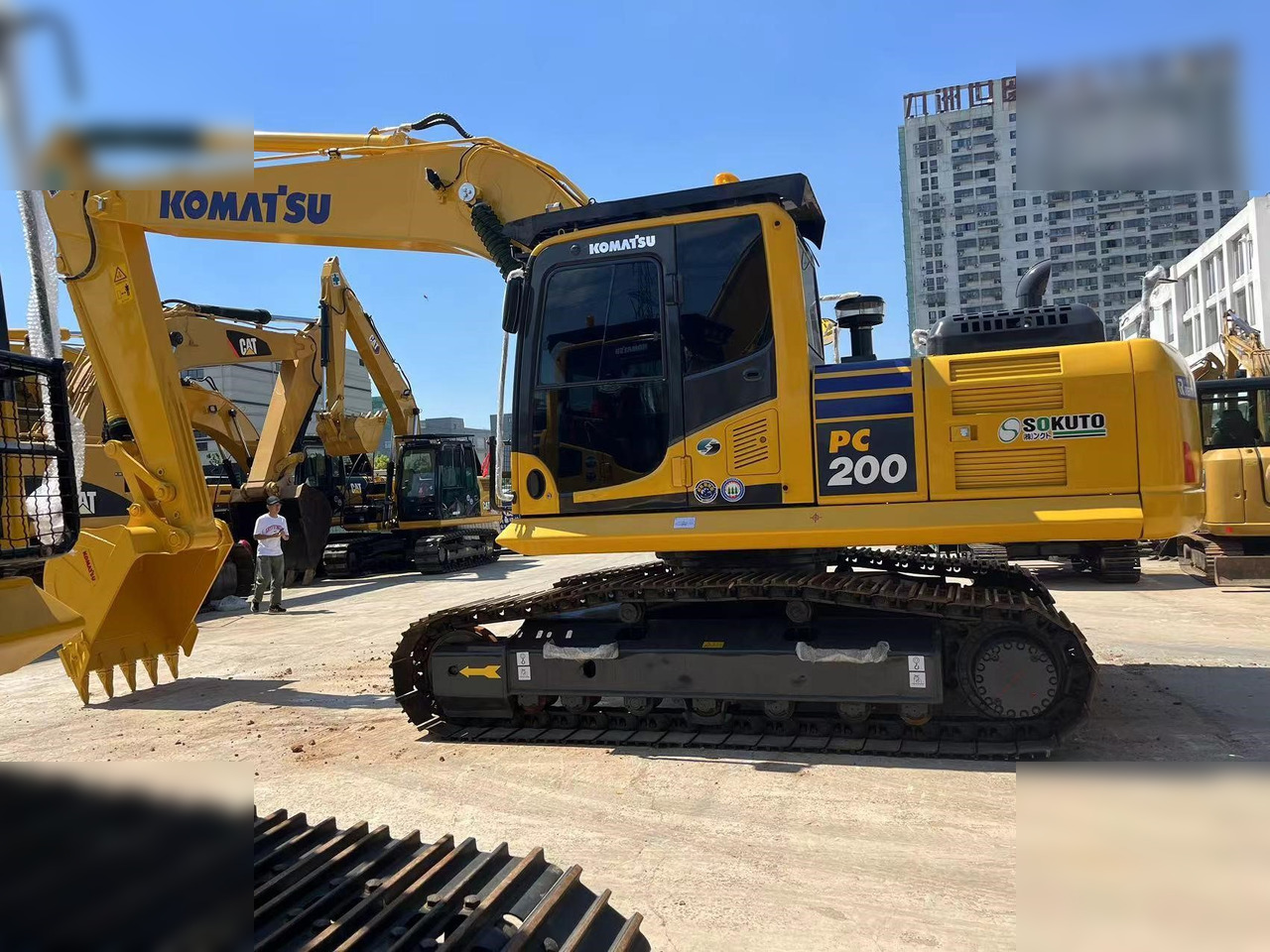 KOMATSU PC200-8 - Kāpurķēžu ekskavators: foto 1 KOMATSU PC200-8 - Kāpurķēžu ekskavators: foto 1