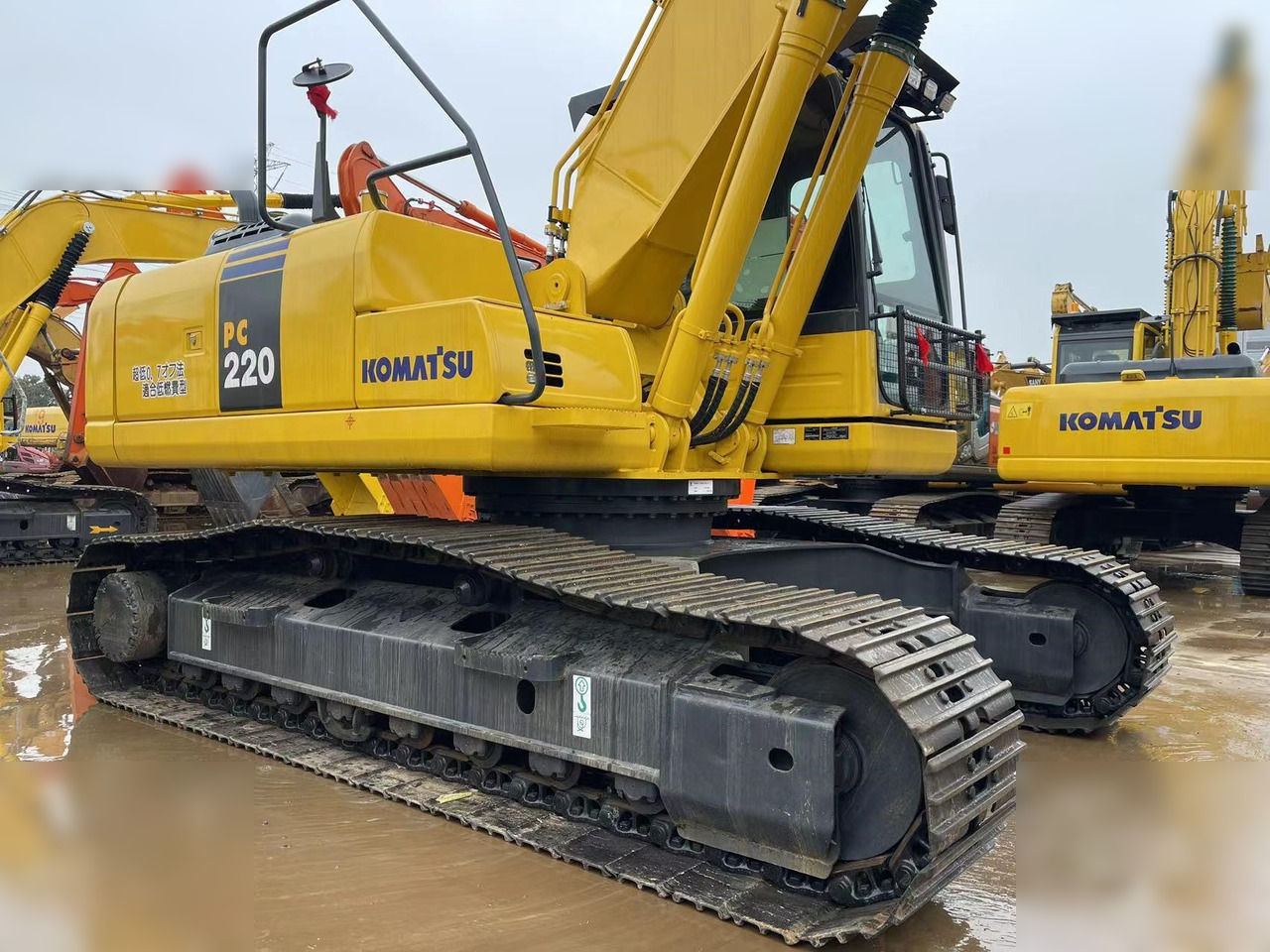 KOMATSU PC200-8 - Kāpurķēžu ekskavators: foto 4 KOMATSU PC200-8 - Kāpurķēžu ekskavators: foto 4