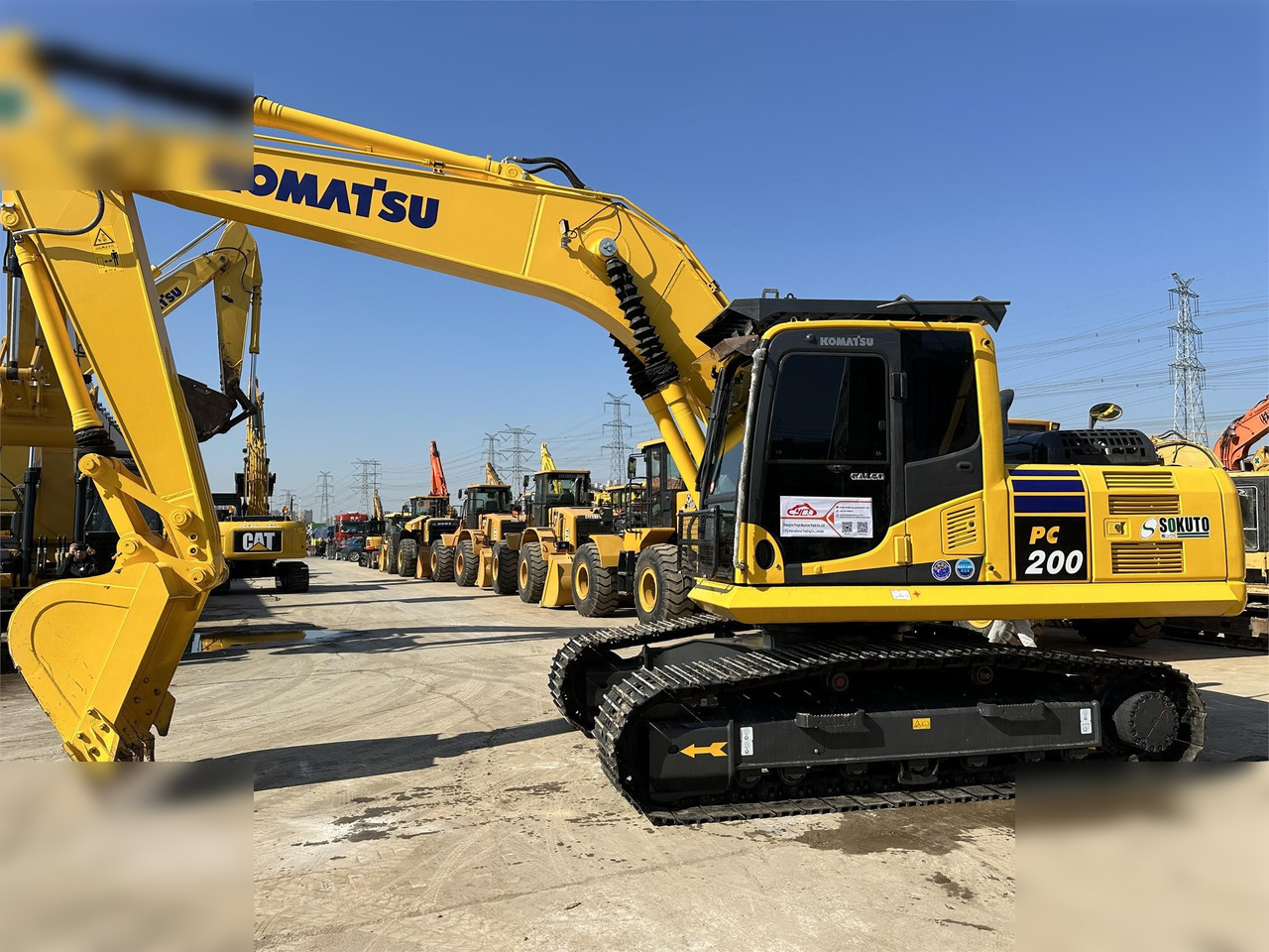 KOMATSU PC200-8 - Kāpurķēžu ekskavators: foto 1 KOMATSU PC200-8 - Kāpurķēžu ekskavators: foto 1