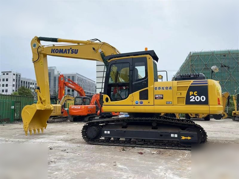 KOMATSU PC200-8N1 - Kāpurķēžu ekskavators: foto 1 KOMATSU PC200-8N1 - Kāpurķēžu ekskavators: foto 1
