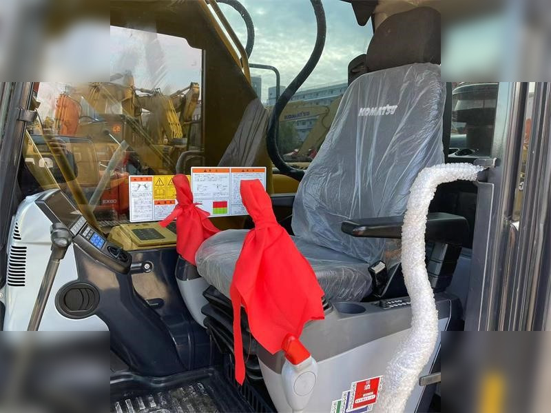 Kāpurķēžu ekskavators KOMATSU PC210 LC-8: foto 9