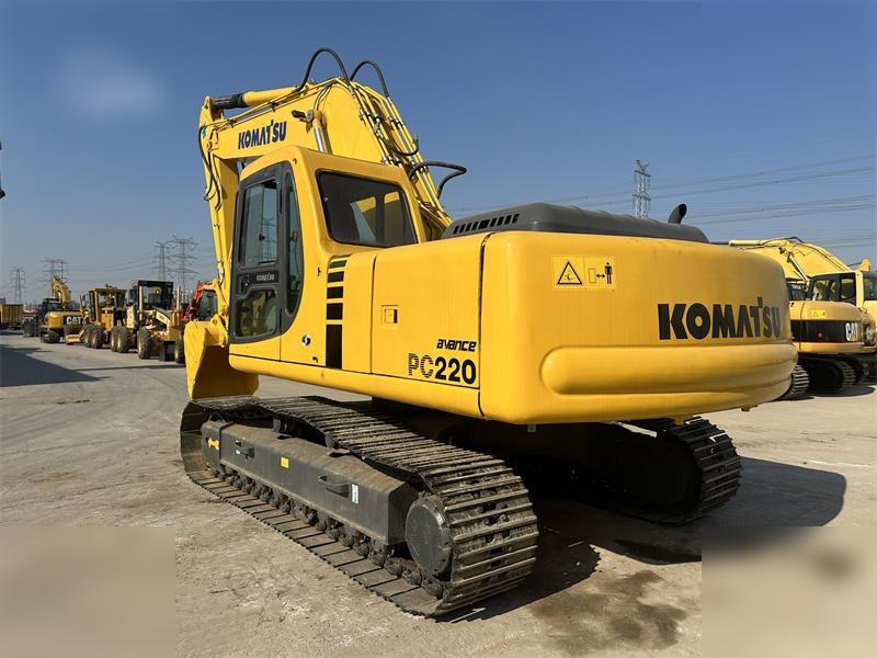 KOMATSU PC220-6 - Kāpurķēžu ekskavators: foto 2 KOMATSU PC220-6 - Kāpurķēžu ekskavators: foto 2