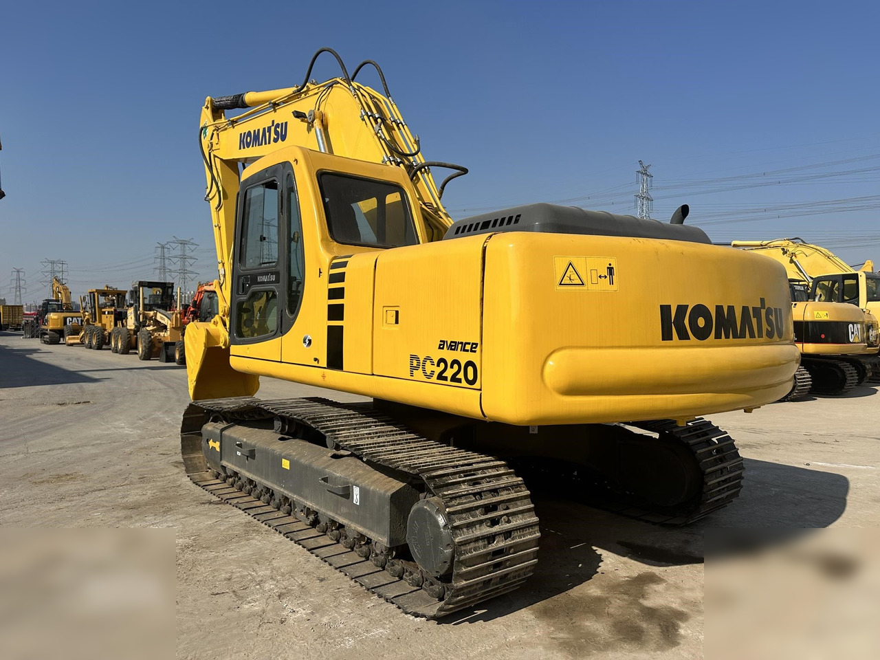 KOMATSU PC220-6 - Kāpurķēžu ekskavators: foto 3 KOMATSU PC220-6 - Kāpurķēžu ekskavators: foto 3