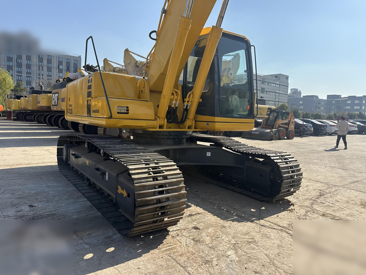 KOMATSU PC220-6 - Kāpurķēžu ekskavators: foto 5 KOMATSU PC220-6 - Kāpurķēžu ekskavators: foto 5