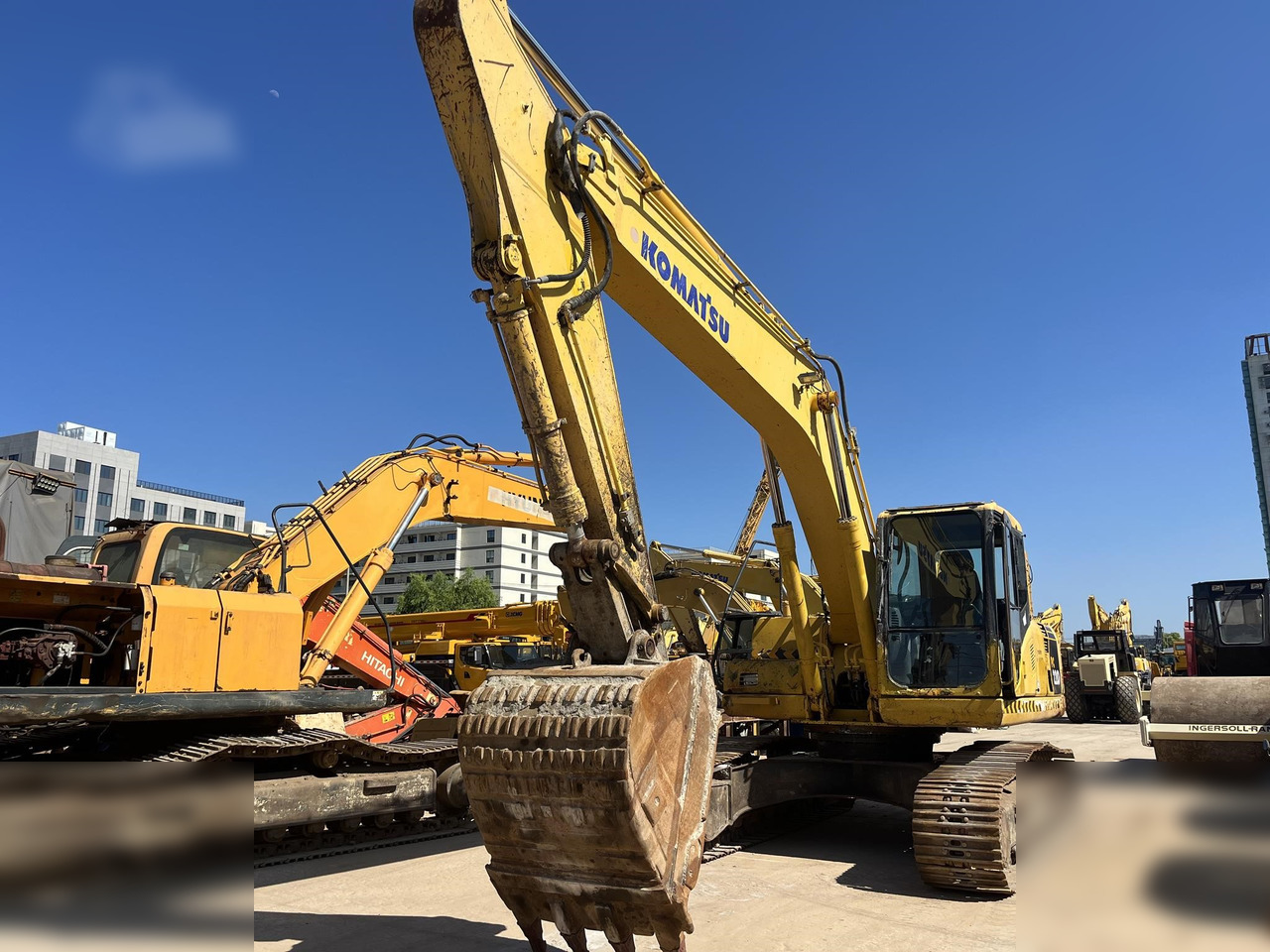 KOMATSU PC220-7 - Kāpurķēžu ekskavators: foto 3 KOMATSU PC220-7 - Kāpurķēžu ekskavators: foto 3