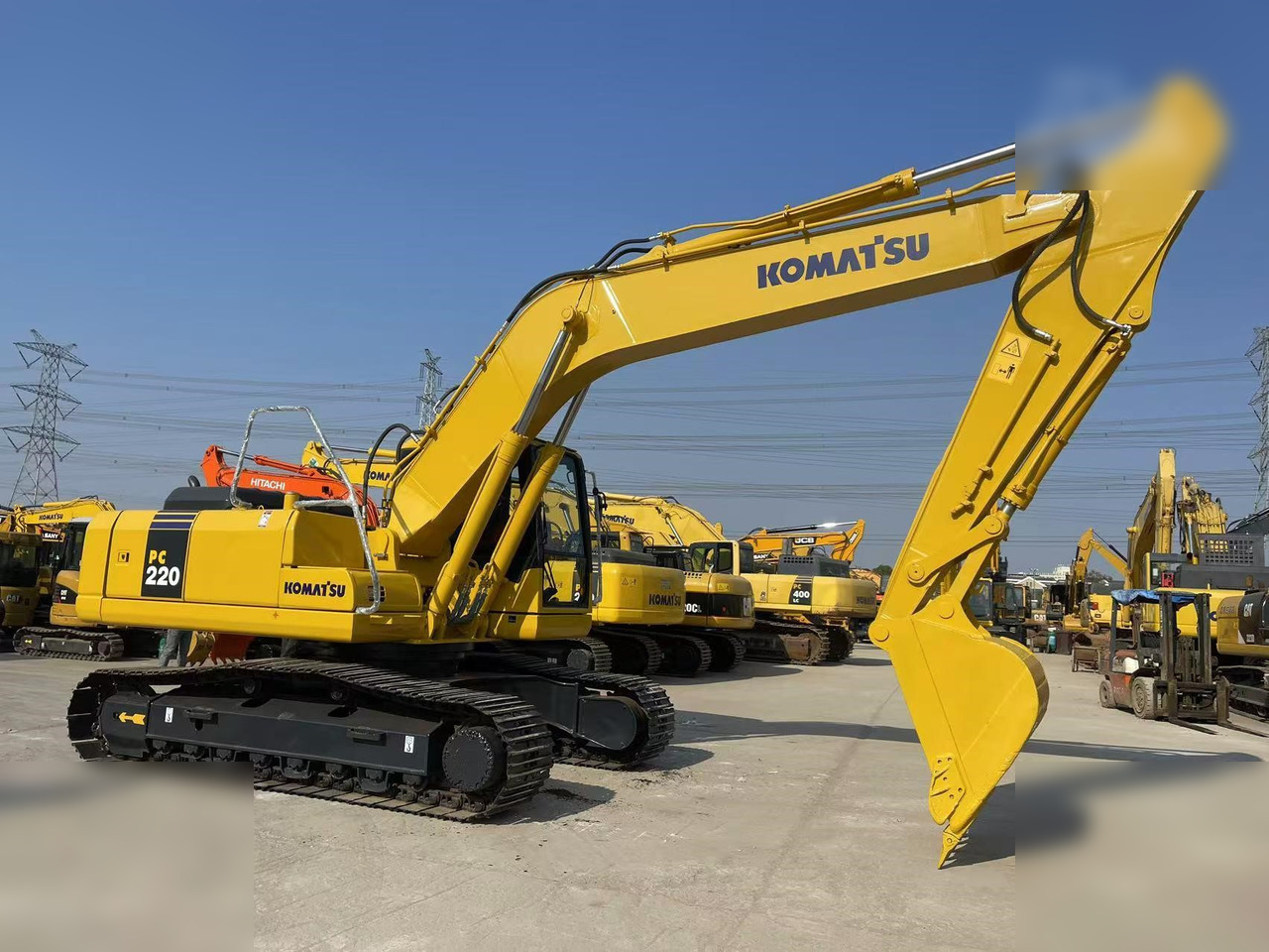 KOMATSU PC220-7 - Kāpurķēžu ekskavators: foto 1 KOMATSU PC220-7 - Kāpurķēžu ekskavators: foto 1
