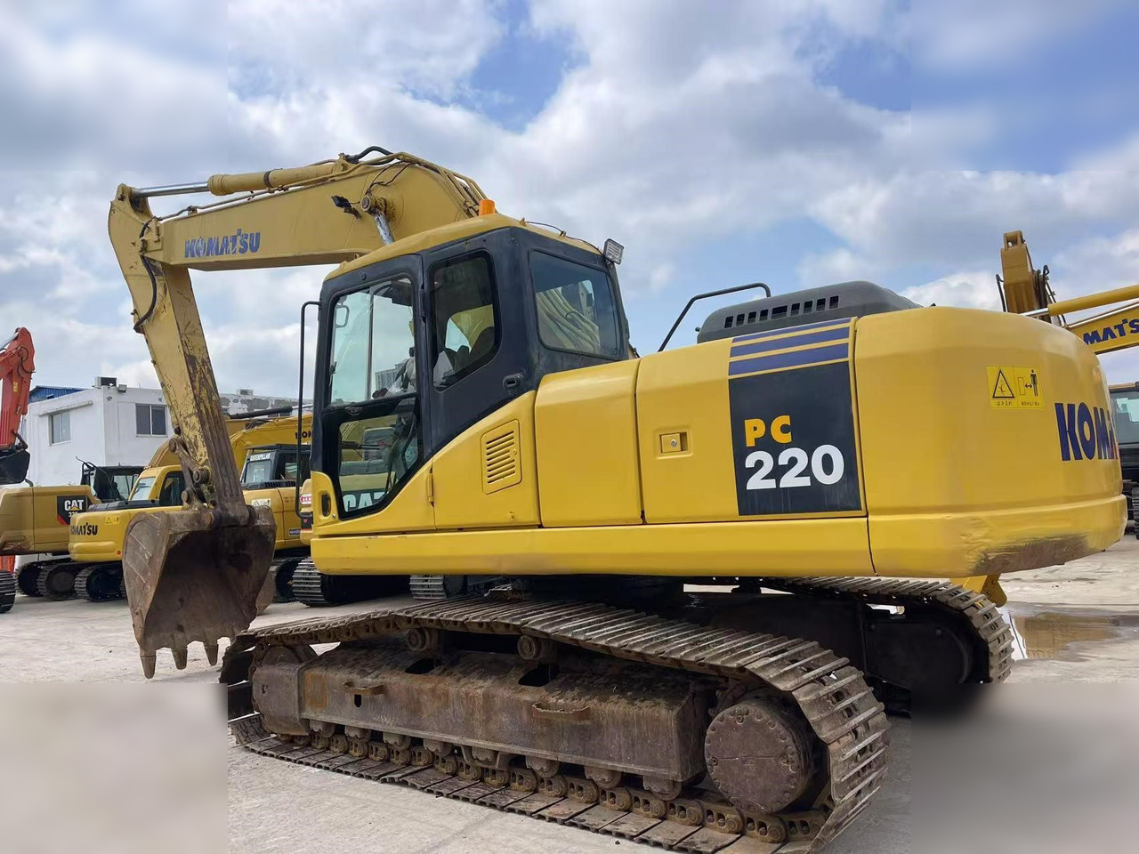 KOMATSU PC220-7 - Kāpurķēžu ekskavators: foto 2 KOMATSU PC220-7 - Kāpurķēžu ekskavators: foto 2