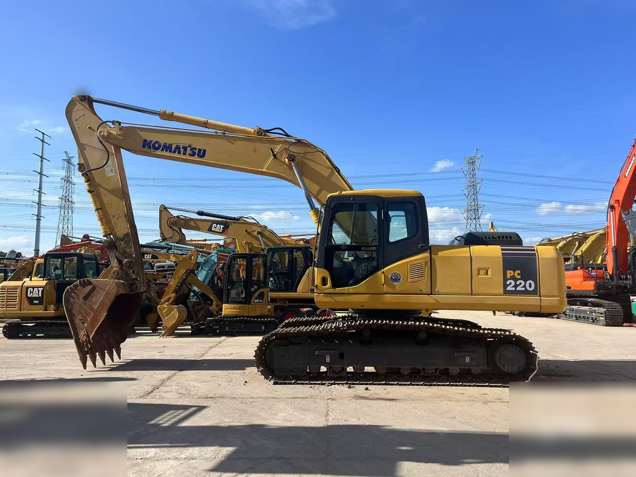 KOMATSU PC220-7 - Kāpurķēžu ekskavators: foto 1 KOMATSU PC220-7 - Kāpurķēžu ekskavators: foto 1