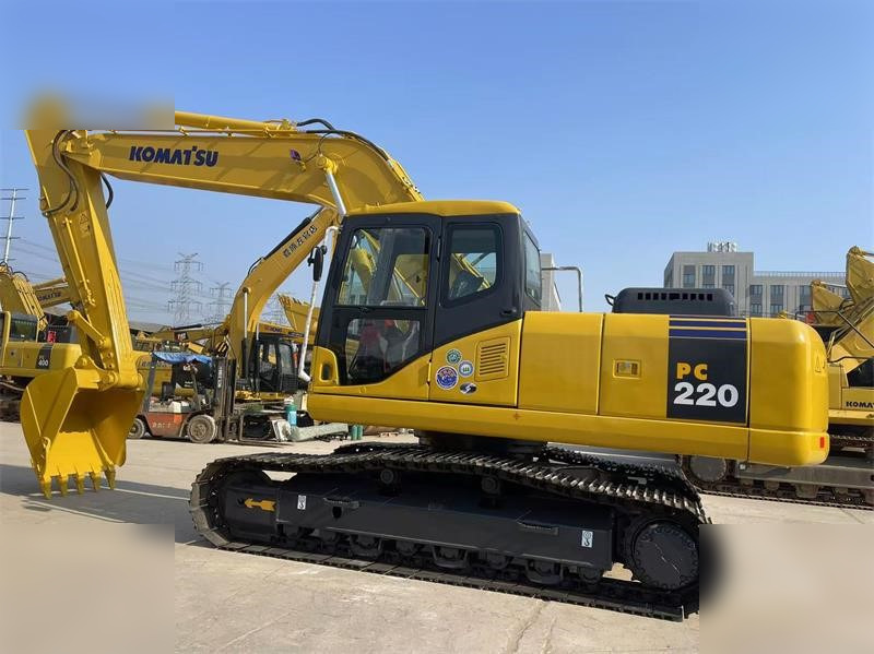 KOMATSU PC220-7 - Kāpurķēžu ekskavators: foto 1 KOMATSU PC220-7 - Kāpurķēžu ekskavators: foto 1