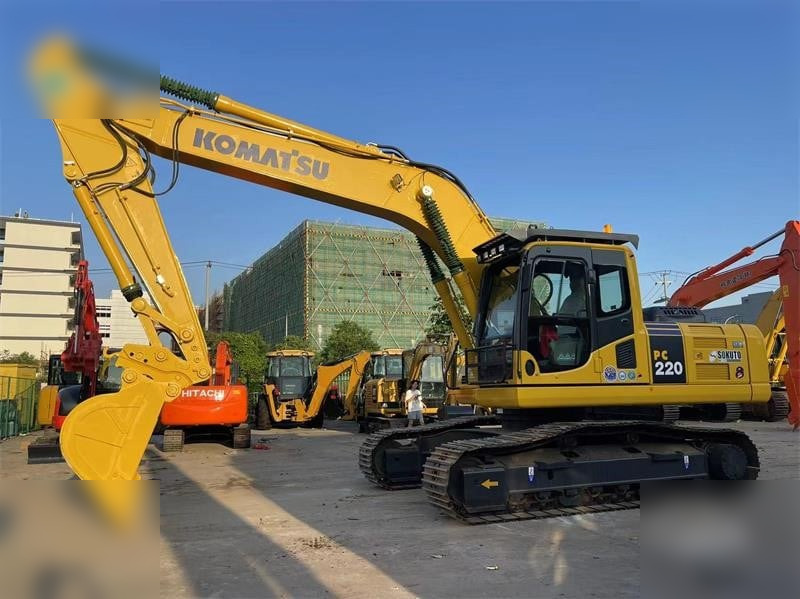 KOMATSU PC220-8 - Kāpurķēžu ekskavators: foto 2 KOMATSU PC220-8 - Kāpurķēžu ekskavators: foto 2