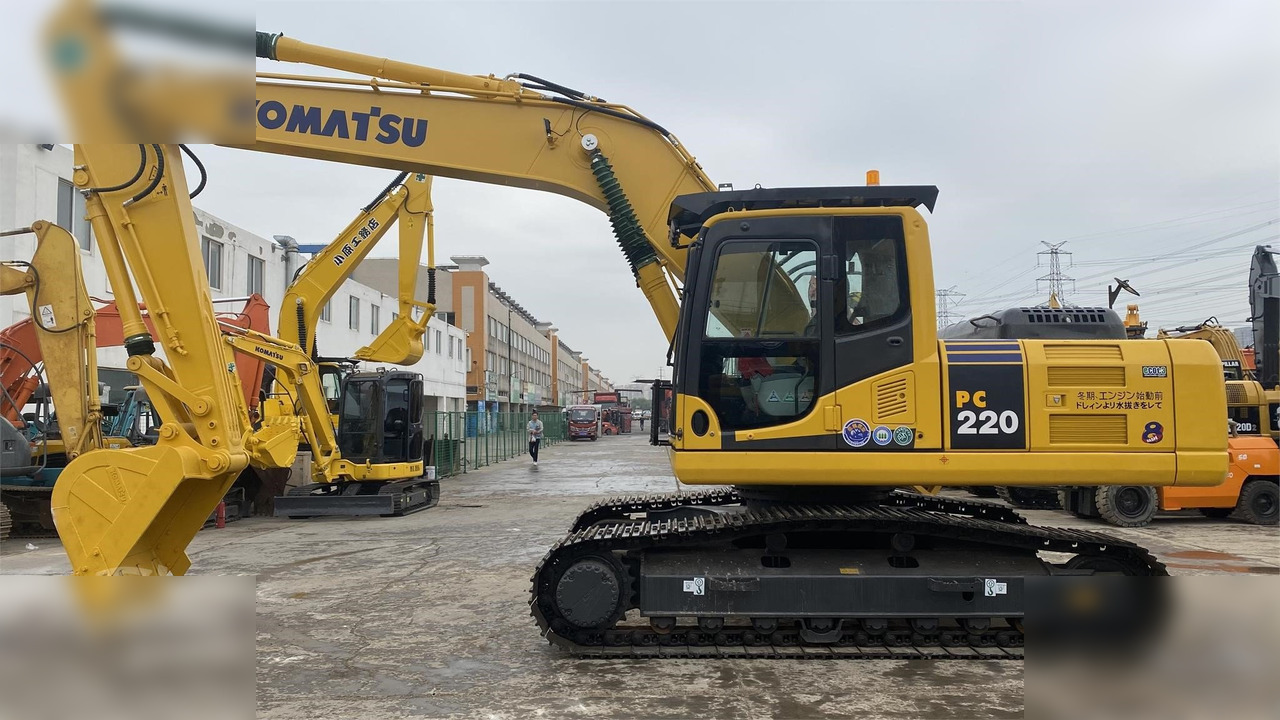 KOMATSU PC220-8 - Kāpurķēžu ekskavators: foto 1 KOMATSU PC220-8 - Kāpurķēžu ekskavators: foto 1