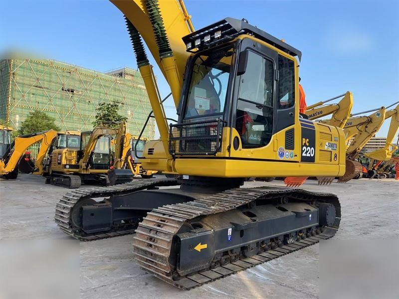 KOMATSU PC220-8 - Kāpurķēžu ekskavators: foto 5 KOMATSU PC220-8 - Kāpurķēžu ekskavators: foto 5