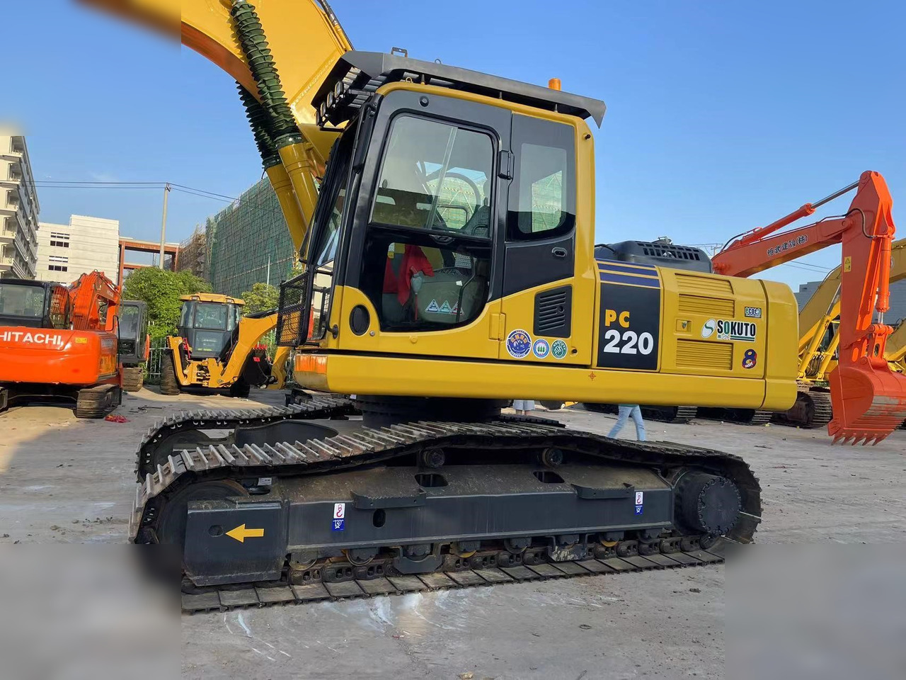KOMATSU PC220-8 - Kāpurķēžu ekskavators: foto 5 KOMATSU PC220-8 - Kāpurķēžu ekskavators: foto 5