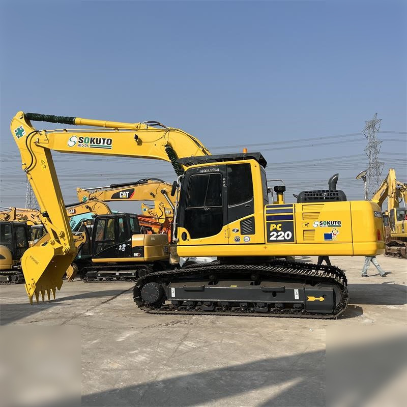 KOMATSU PC220-8 - Kāpurķēžu ekskavators: foto 1 KOMATSU PC220-8 - Kāpurķēžu ekskavators: foto 1