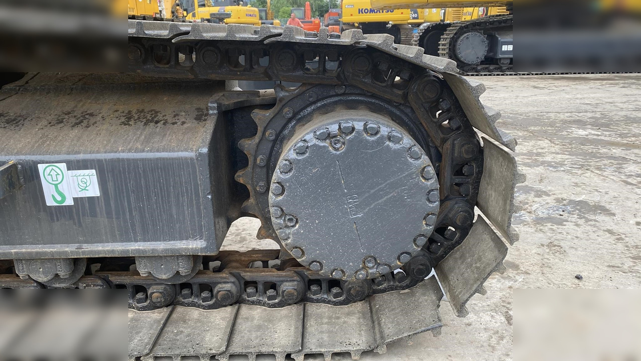 KOMATSU PC220-8 - Kāpurķēžu ekskavators: foto 5 KOMATSU PC220-8 - Kāpurķēžu ekskavators: foto 5