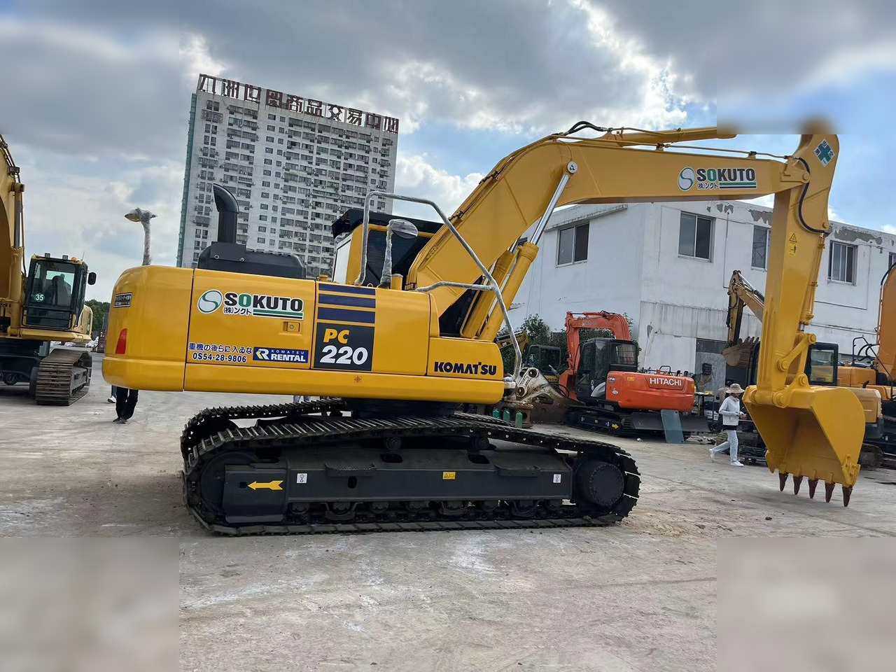 KOMATSU PC220-8 - Kāpurķēžu ekskavators: foto 2 KOMATSU PC220-8 - Kāpurķēžu ekskavators: foto 2