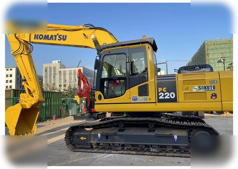 KOMATSU PC220-8 - Kāpurķēžu ekskavators: foto 1 KOMATSU PC220-8 - Kāpurķēžu ekskavators: foto 1