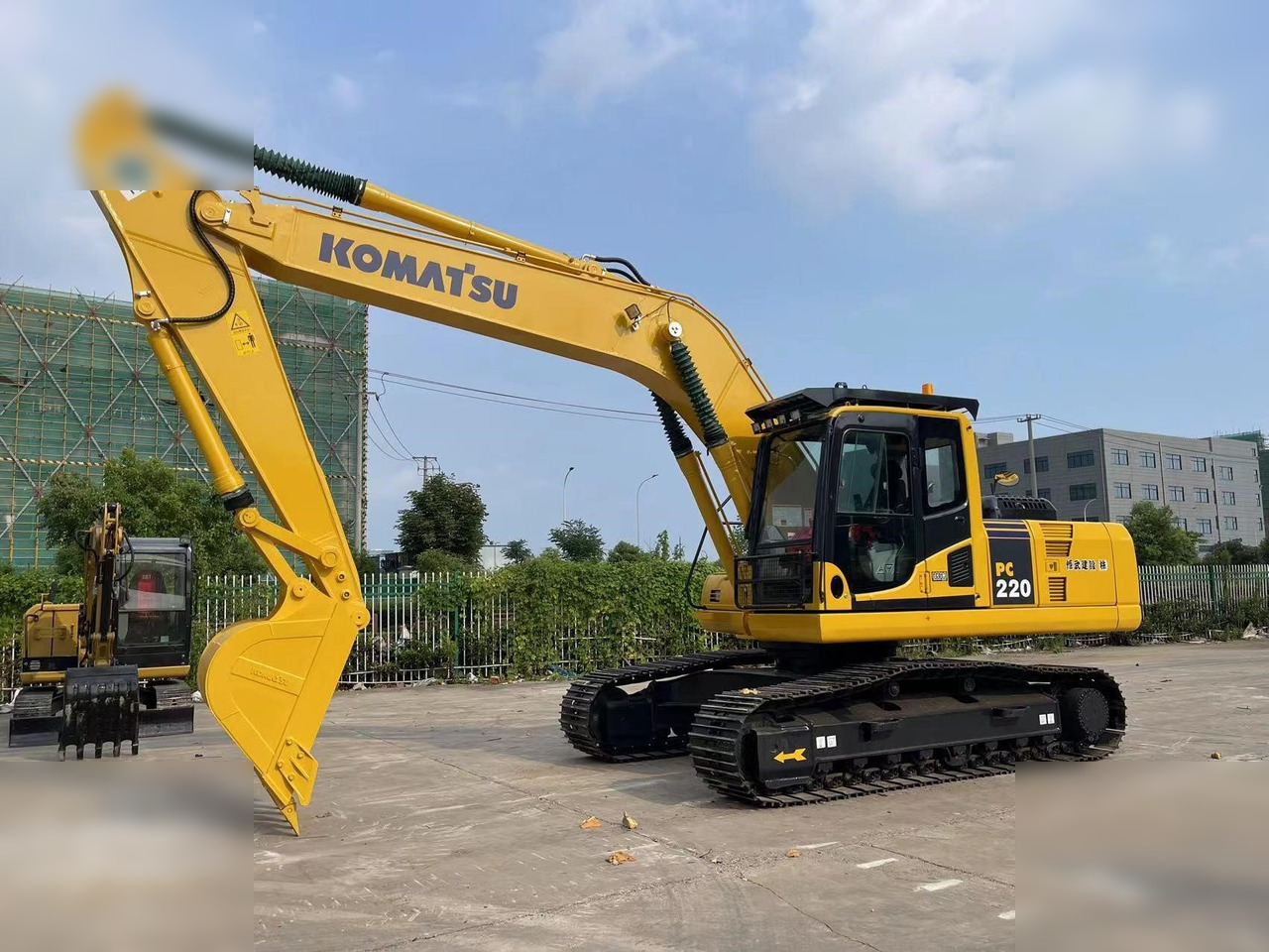 KOMATSU PC220-8 - Kāpurķēžu ekskavators: foto 1 KOMATSU PC220-8 - Kāpurķēžu ekskavators: foto 1