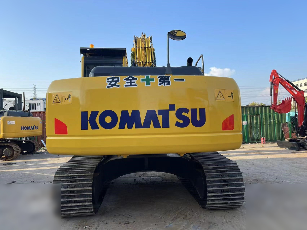 KOMATSU PC220-8 - Kāpurķēžu ekskavators: foto 3 KOMATSU PC220-8 - Kāpurķēžu ekskavators: foto 3