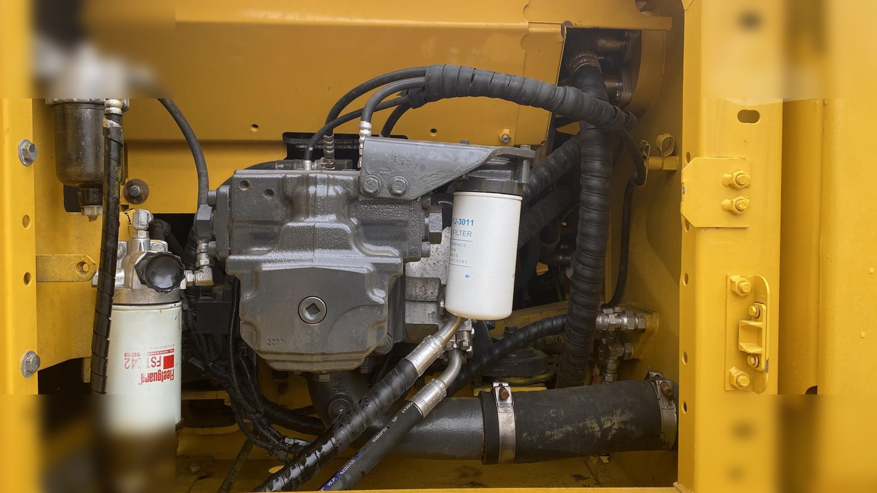 KOMATSU PC220-8 - Kāpurķēžu ekskavators: foto 3 KOMATSU PC220-8 - Kāpurķēžu ekskavators: foto 3