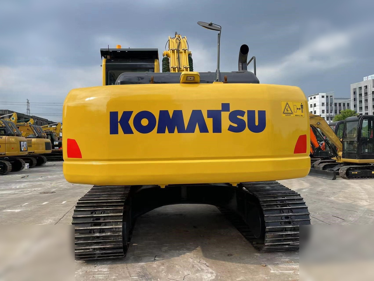 KOMATSU PC220-8 - Kāpurķēžu ekskavators: foto 2 KOMATSU PC220-8 - Kāpurķēžu ekskavators: foto 2