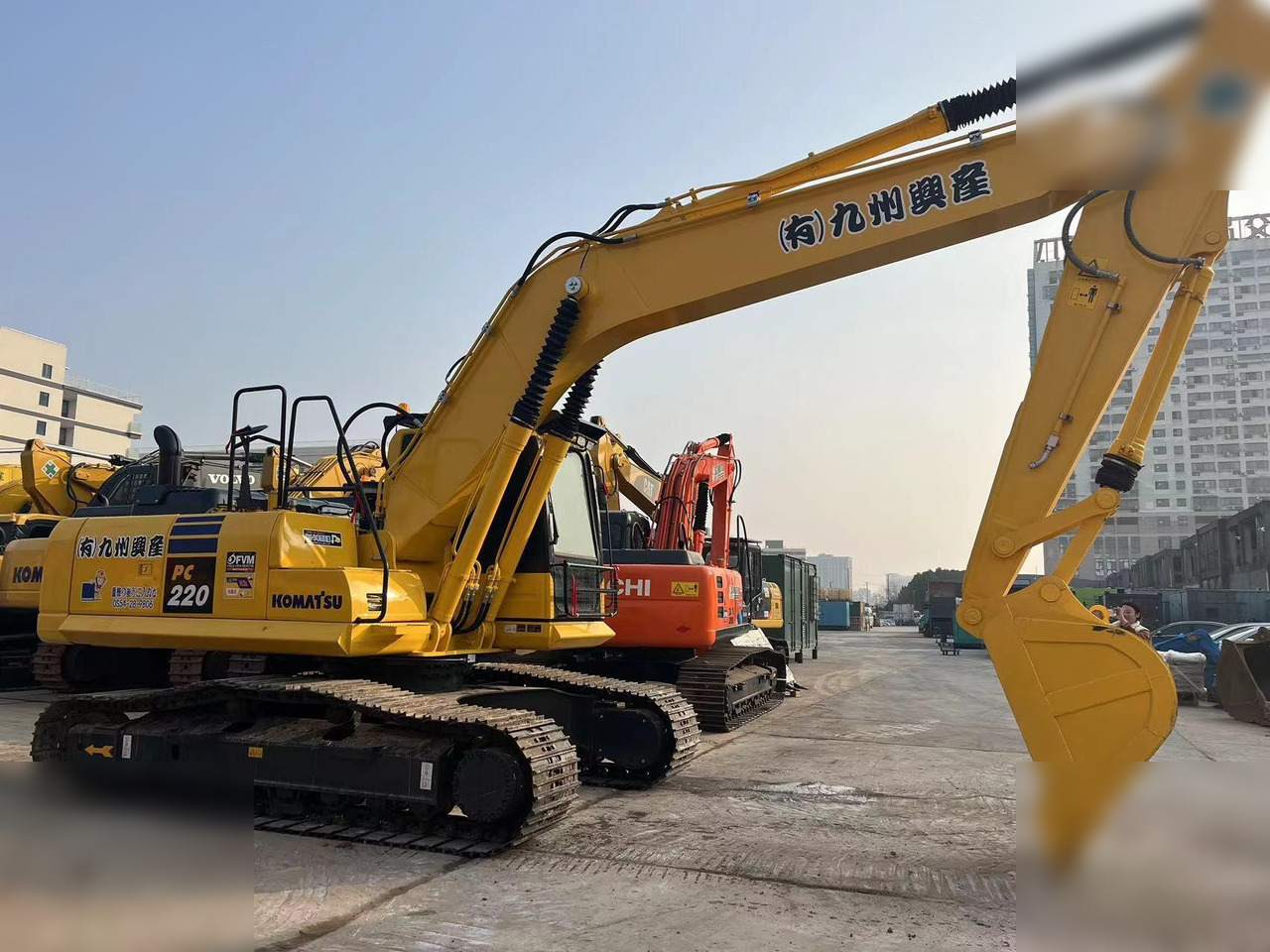 KOMATSU PC220-8M0 - Kāpurķēžu ekskavators: foto 5 KOMATSU PC220-8M0 - Kāpurķēžu ekskavators: foto 5