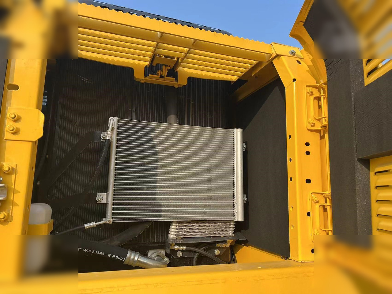 KOMATSU PC220-8M0 - Kāpurķēžu ekskavators: foto 5 KOMATSU PC220-8M0 - Kāpurķēžu ekskavators: foto 5