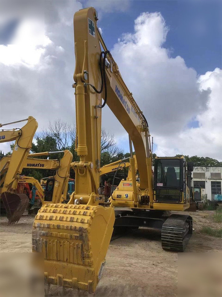 KOMATSU PC220-8N1 - Kāpurķēžu ekskavators: foto 4 KOMATSU PC220-8N1 - Kāpurķēžu ekskavators: foto 4