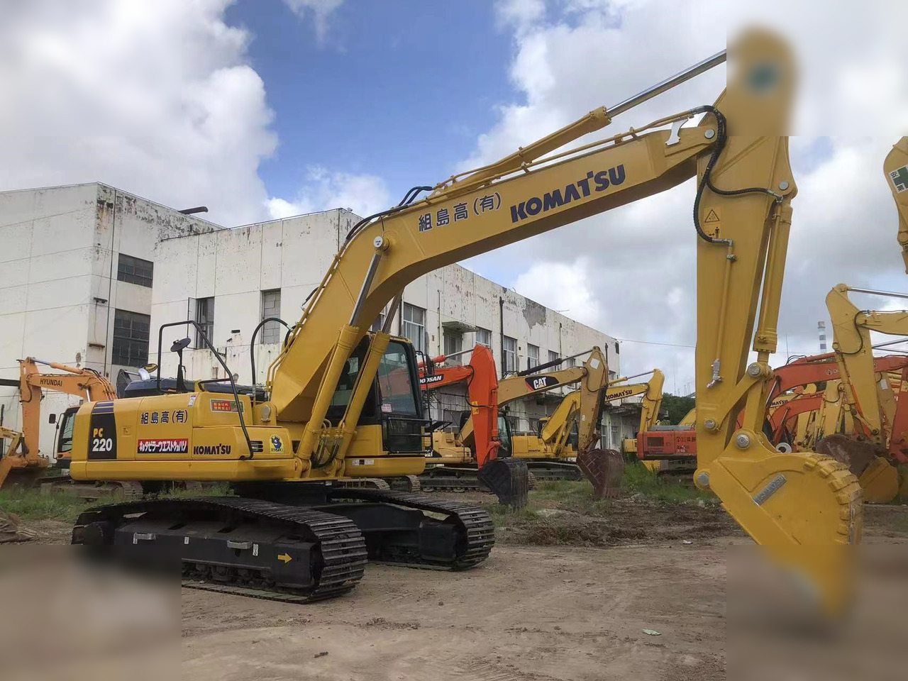 KOMATSU PC220-8N1 - Kāpurķēžu ekskavators: foto 2 KOMATSU PC220-8N1 - Kāpurķēžu ekskavators: foto 2