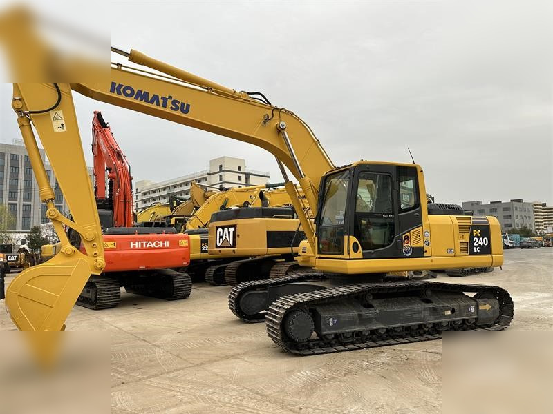 KOMATSU PC240 LC-8 - Kāpurķēžu ekskavators: foto 4 KOMATSU PC240 LC-8 - Kāpurķēžu ekskavators: foto 4