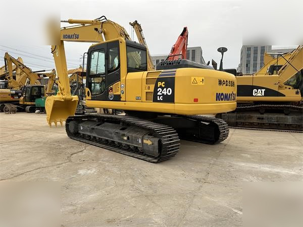 KOMATSU PC240 LC-8 - Kāpurķēžu ekskavators: foto 4 KOMATSU PC240 LC-8 - Kāpurķēžu ekskavators: foto 4
