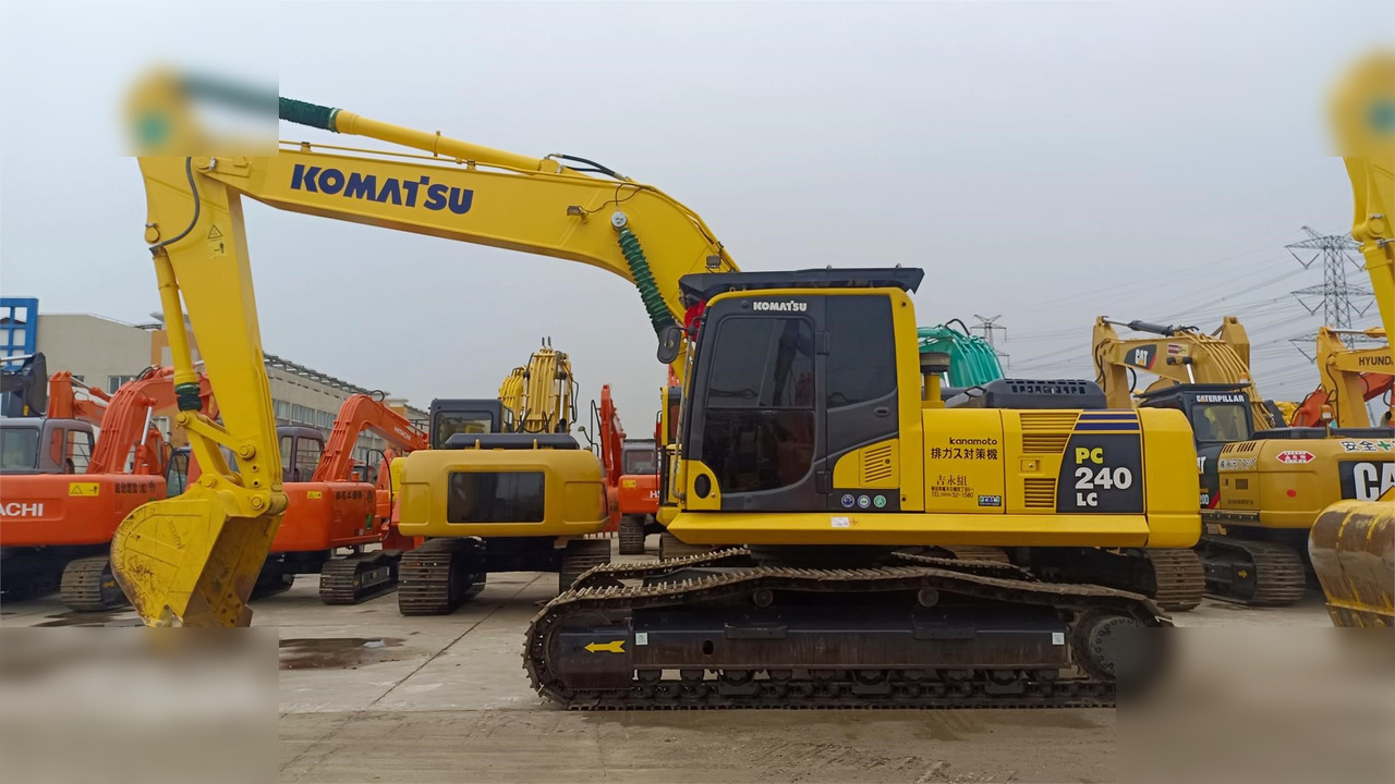 KOMATSU PC240 LC-8 - Kāpurķēžu ekskavators: foto 2 KOMATSU PC240 LC-8 - Kāpurķēžu ekskavators: foto 2