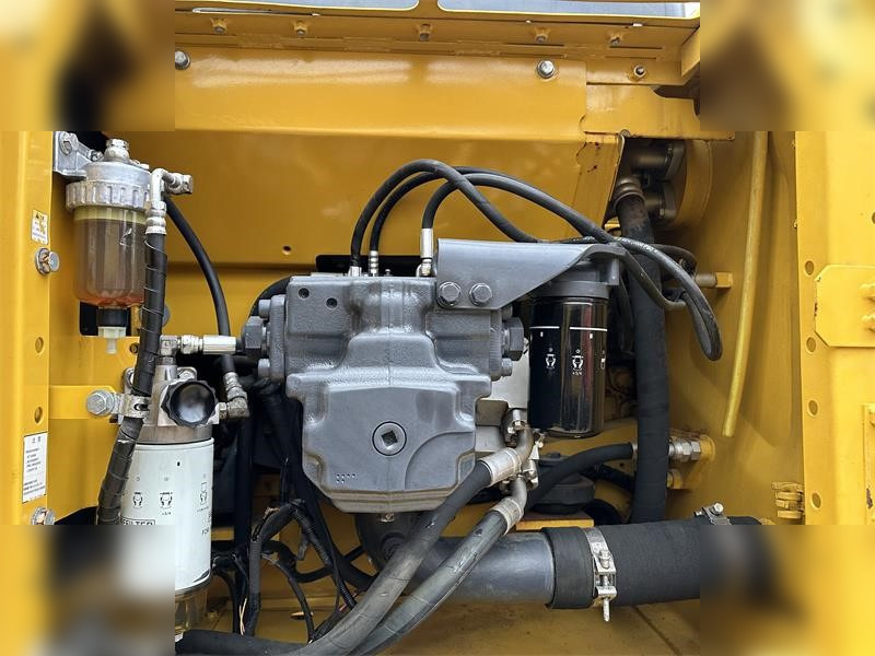 KOMATSU PC240 LC-8 - Kāpurķēžu ekskavators: foto 5 KOMATSU PC240 LC-8 - Kāpurķēžu ekskavators: foto 5
