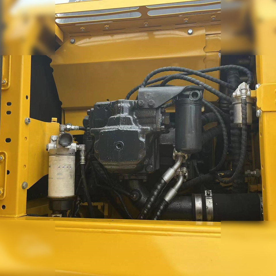 KOMATSU PC240 LC-8M0 - Kāpurķēžu ekskavators: foto 3 KOMATSU PC240 LC-8M0 - Kāpurķēžu ekskavators: foto 3