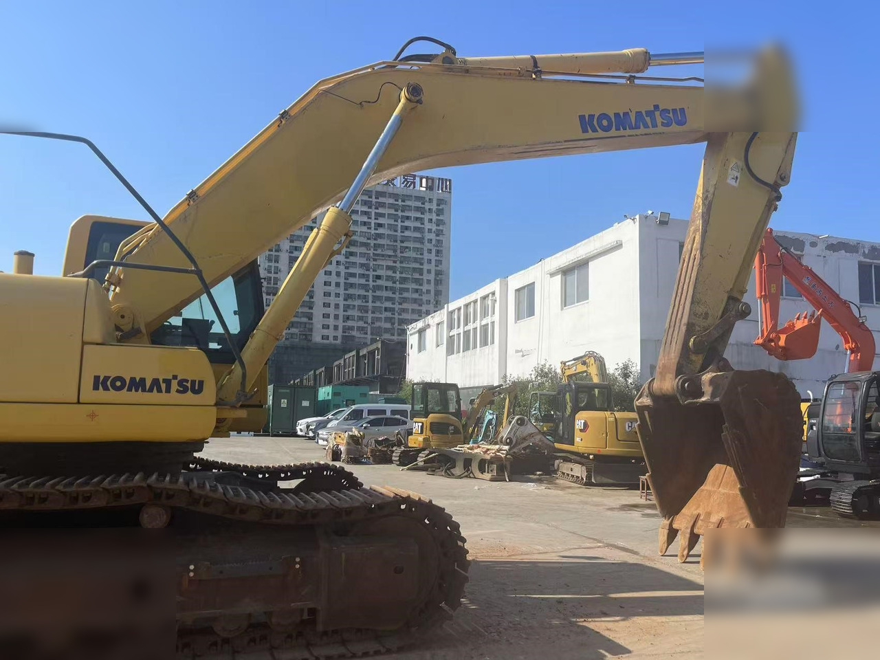 KOMATSU PC400-8 - Kāpurķēžu ekskavators: foto 4 KOMATSU PC400-8 - Kāpurķēžu ekskavators: foto 4