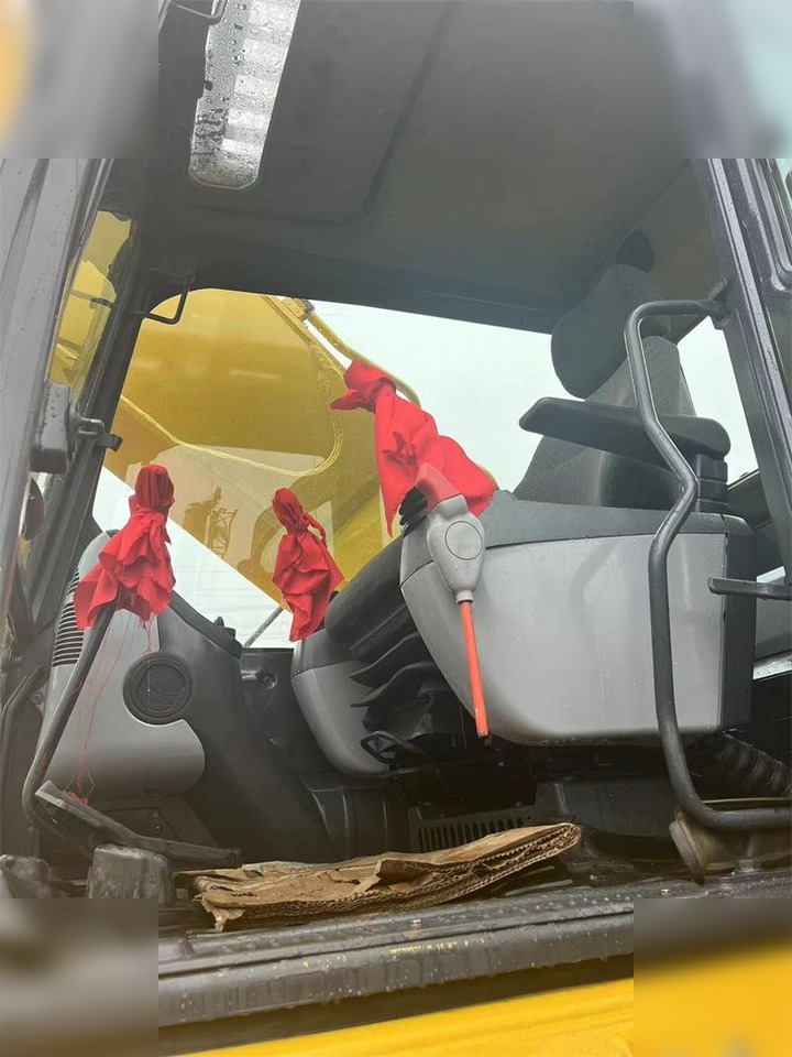 KOMATSU PC450-8 - Kāpurķēžu ekskavators: foto 5 KOMATSU PC450-8 - Kāpurķēžu ekskavators: foto 5