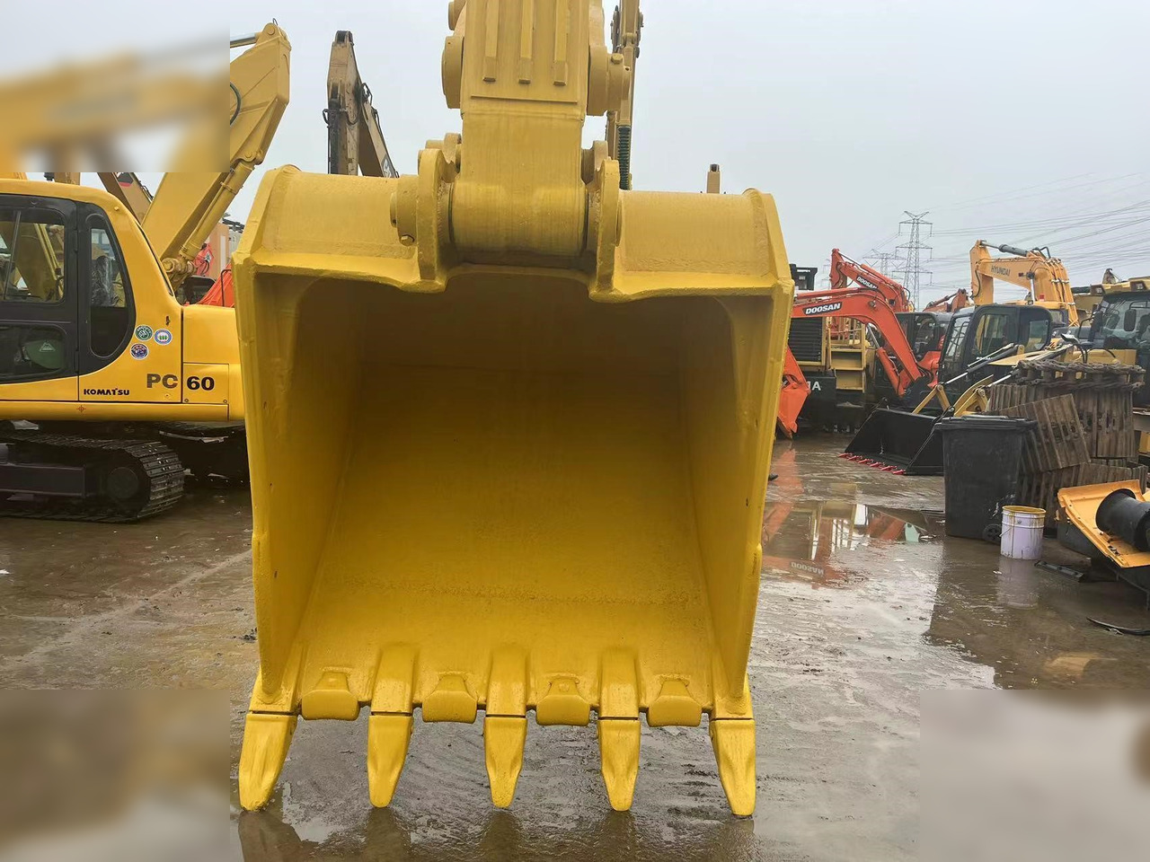 KOMATSU PC450-8 - Kāpurķēžu ekskavators: foto 4 KOMATSU PC450-8 - Kāpurķēžu ekskavators: foto 4
